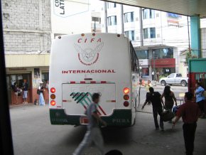 Machala, terminal de bus de
                                    CIFA, una salida de un bus (01)