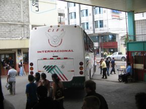 Machala, terminal de bus de
                                    CIFA, una salida de un bus (02)