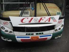 Machala, terminal de bus de
                                    CIFA, vista de frente de un bus de
                                    CIFA, primer plano con estrella de
                                    Mercedes