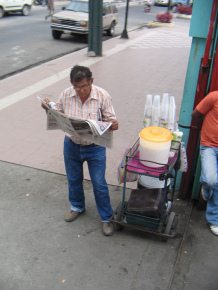 Terminal de bus de CIFA de
                                    Machala, puesto de chicha al lado
                                    del terminal