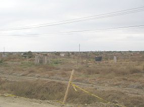Panamericana entre Machala y Huaquillas,
                          cabinas de madera (01)