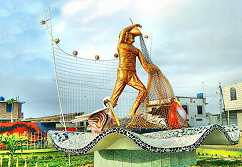Monumento de pesquer�a en
                                    Huaquillas