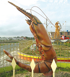 Monumento de camarones en
                                    Huaquillas