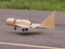 Kopie eines Flugzeugs der Tolima-Kultur,
                fliegt gut!
