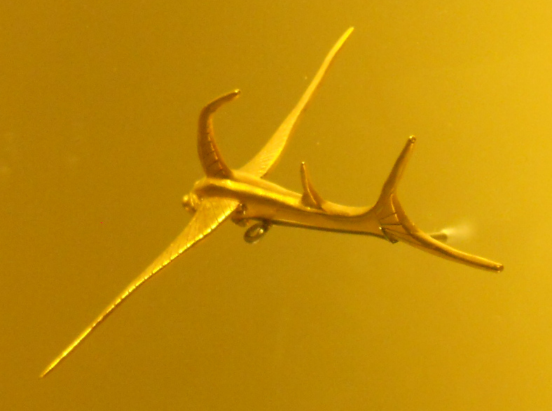 Columbia, San Agust�n
              Culture, a flying fish is a symbol for a big space ship 2