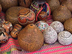 Kunsthandwerk aus Ayacucho:
                                  Geschnitzte K�rbisse