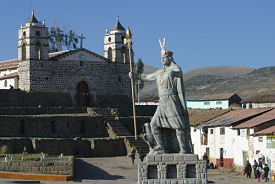 Inkak�nig Pachacutec vor dem Tempel und
                          der Kirche in Vilcashuam�n
