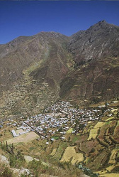 El pueblo Sarhua en el departamento de
                        Ayacucho, foto a�rea