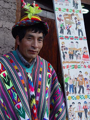 Sarhua, ind�gena (indio) con tablas
                        pintadas
