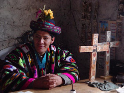Sarhua, ind�gena (indio) con cruces
                        pintadas