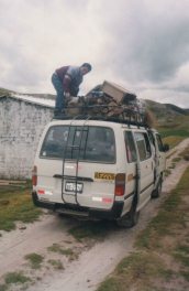 Combi with a living pig on the roof