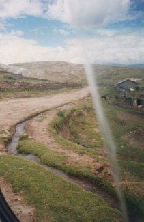 Wassergraben, der nat�rlich m�andriert