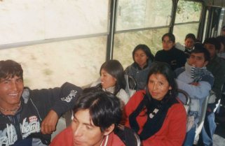 An der Via Libertadores, Studentenbus 01,
                      Peruanerinnen
