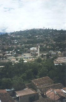 Aussicht von "Santa
Ana" aus auf Ayacucho 01 Aussicht von "Santa Ana" aus auf
Ayacucho 01