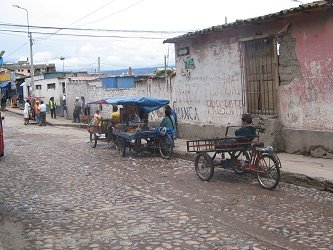 Jir�n Grau, triciclos de carga, primer
                        plano