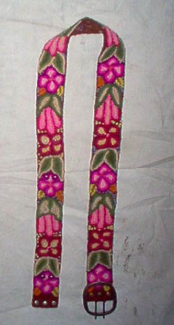 G�rtel mit G�rtelschnalle (27
                      Soles, 11 Dollar)