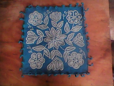Gestickter
                        Kissenbezug (45 Soles, 17 Dollar)