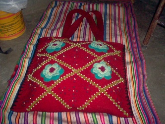 Bestickte Tasche (45 Soles, 17 Dollar)