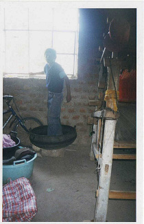 Chico en una tina