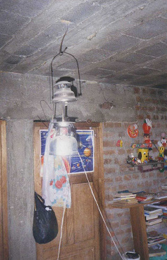 Wollaufwickelmaschine, Lampenmechanismus an
                        der Petroliumlampe