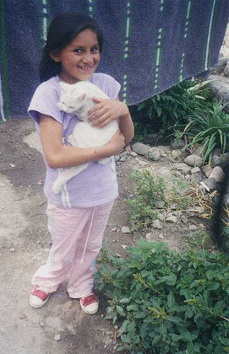 Nachbarsm�dchen mit weisser Katze 01