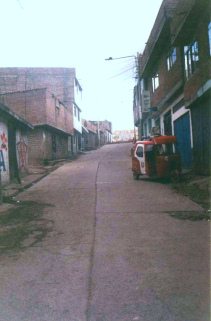 Jir�n La Mar, imagen de la calle con moto
                        taxi