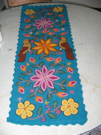 Artesanía de
Ayacucho: individual grande en azul con flores y
pájaros (80) Artesanía de Ayacucho: individual grande en
azul con flores y pájaros (80)