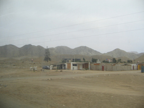 Panamericana Sur, lugar con calles en
                          tierra y con cerros 04