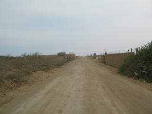 Chilca, pista de arena al mar 01
