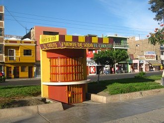 avenida de la Torre con un puesto de
                          bebidas, pero est� cerrado