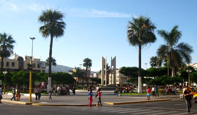 Plaza de Armas con fontana 02