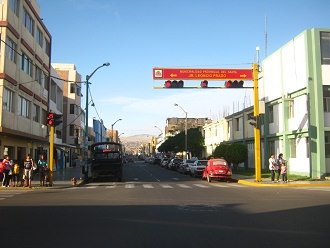 La cruce de jir�n Prado con jir�n
                          Palacios