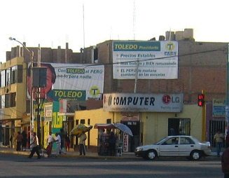 Cruce jir�n Palacios
                        con la avenida de la Torre con el c�ber
                        Internet