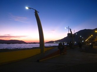 Malec�n en la noche, vista 02