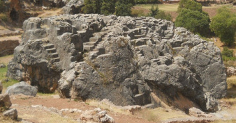 Cusco
                        Sacsayhuam�n 9 - der grosse Steinbruch 02: Der
                        Treppen- und Thronfelsen "Chinchana
                        grande"