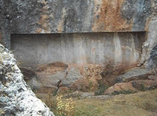 Cusco-Sacsayhuam�n: Zone X (Laq'o,
                        Laco, Temple of the Moon): giant curbed cut in
                        the rock