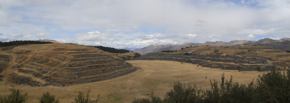 Sicht auf die Festung Sacsayhuam�n,
                Panoramafoto 01