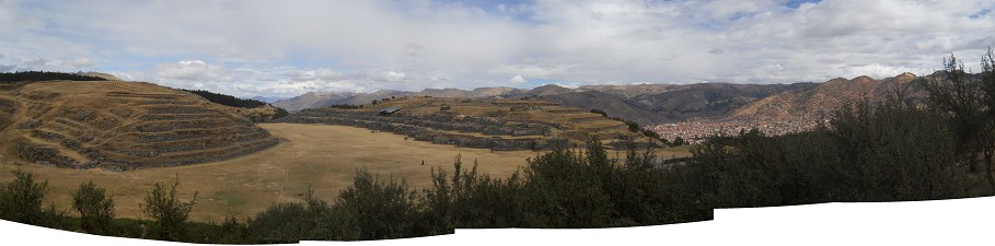 Sicht auf die Festung Sacsayhuam�n, Panorama
              02 mit Cusco