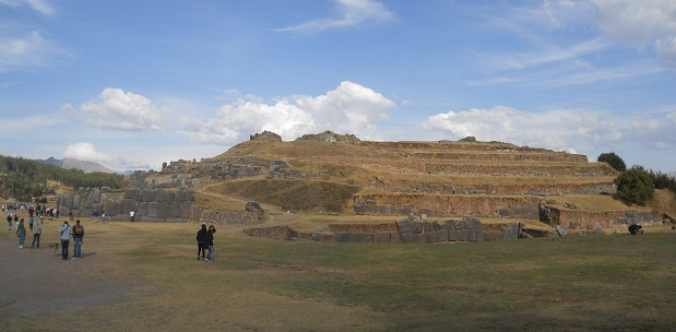 Cusco, Sacsayhuam�n, das Festgel�nde und der H�gel mit 6 Terrassen (abgeflachte Pyramide), Panorama