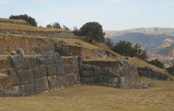 Cusco Sacsayhuam�n, Basismauern Teil 1: Unvollst�ndige Gigamauer 01, Nahaufnahme