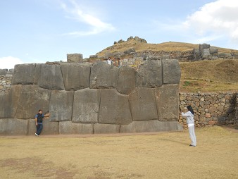Cusco Sacsayhuam�n, Basismauern Teil 1: Unvollst�ndige Gigamauer 02