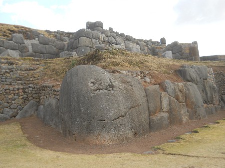 Cusco Sacsayhuam�n, gigantische Zickzackmauer 05