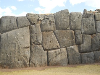 Cusco Sacsayhuam�n, gigantische Zickzackmauer 13