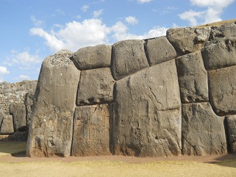 Cusco Sacsayhuam�n, gigantische Zickzackmauer 15