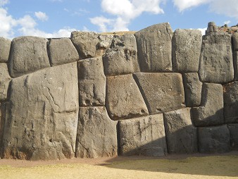 Cusco Sacsayhuam�n, gigantische Zickzackmauer 16