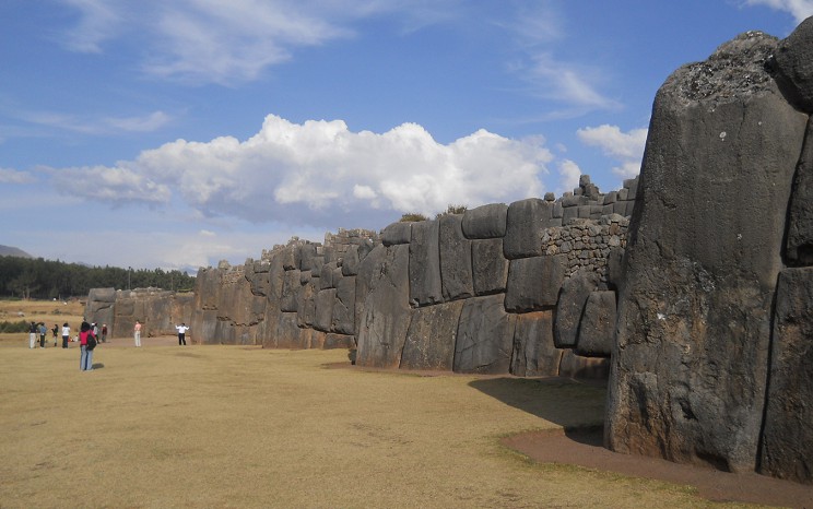 Cusco Sacsayhuam�n, gigantische Zickzackmauer 18, Totalansicht 04