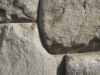 Cusco Sacsayhuam�n, Mauer mit geschnittenen Steine, Detail 2