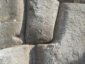 Cusco Sacsayhuam�n, Mauer mit geschnittenen Steine, Detail 4