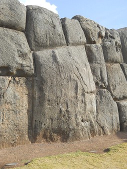 Cusco Sacsayhuam�n, Mauer mit geschnittenen Steine, Detail 7