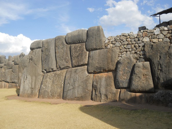 Cusco Sacsayhuam�n, gigantische Zickzackmauer 19